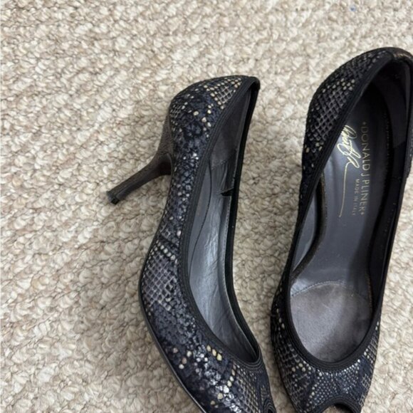 Donald j. Pilner peep toe heels faux snake skin black gold  size 6.5 - Picture 4 of 11
